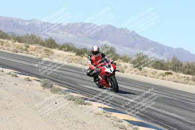 media/Dec-04-2025-Racers Edge (Thu) [[5ebc9f124d]]/3-B Group/3-Session 2 (Turn 7 Inside)/